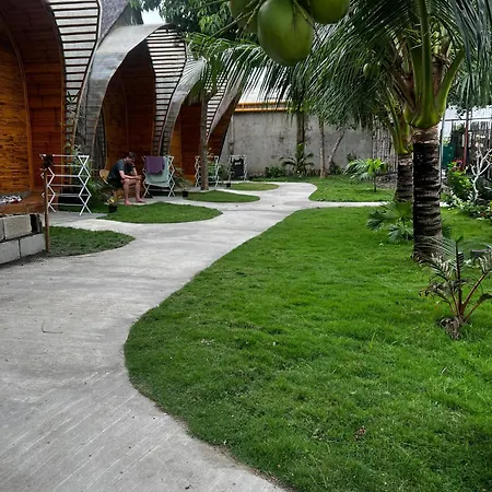 The Backyard Inn Moalboal Exterior photo