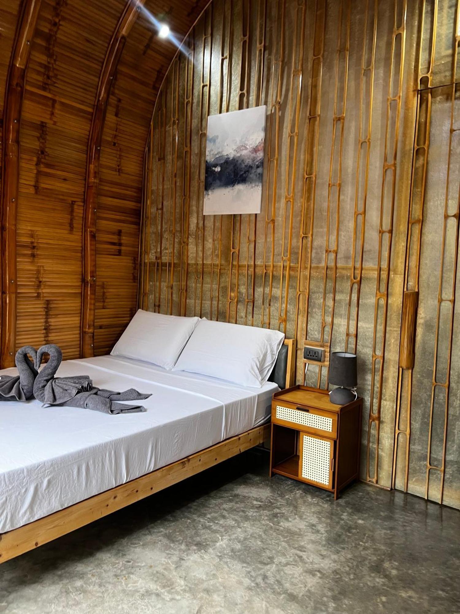 The Backyard Hostel Moalboal