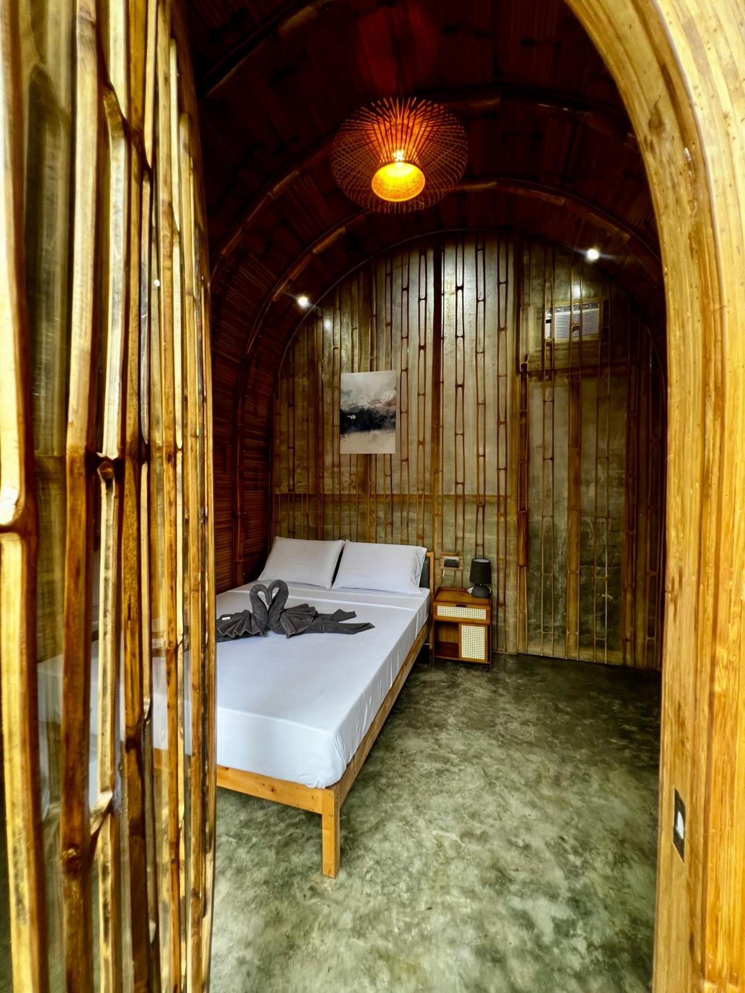 The Backyard Hostel Moalboal