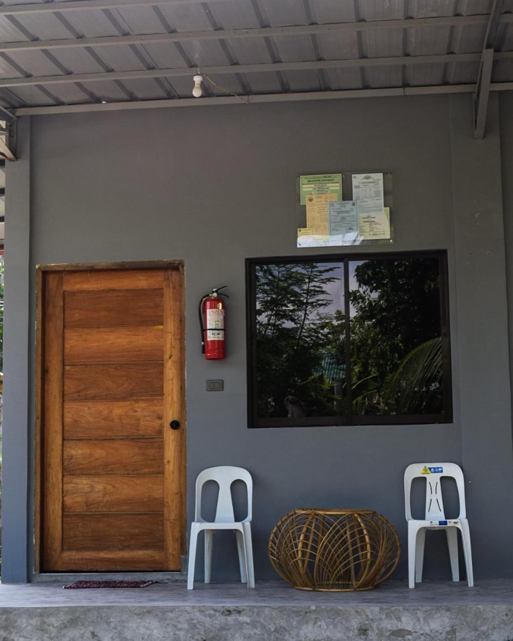 The Backyard Hostel Moalboal